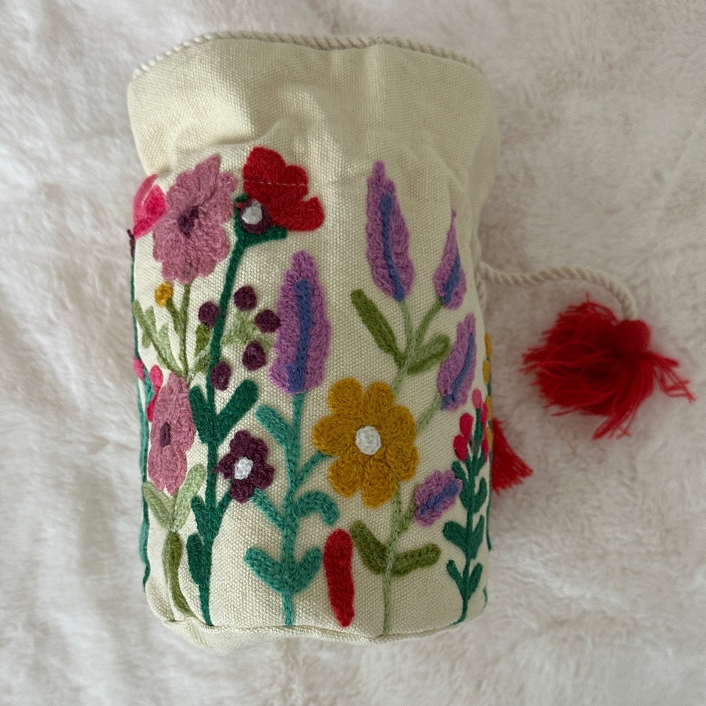 Floral Embroidered Drawstring Pouch